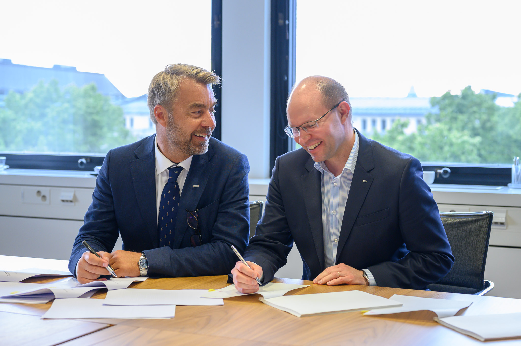 From left Jesper Göransson President and CEO Peab and Kari Kauniskangas President and CEO YIT